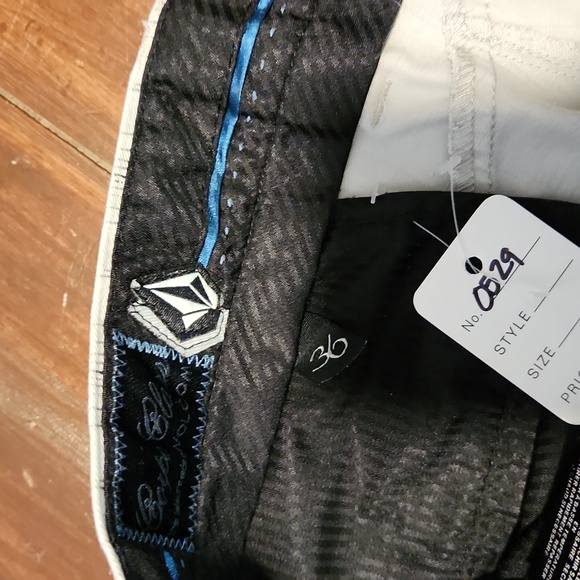 Volcom Frickin Painted Plaid Chino (0529) - Picture 4 of 5